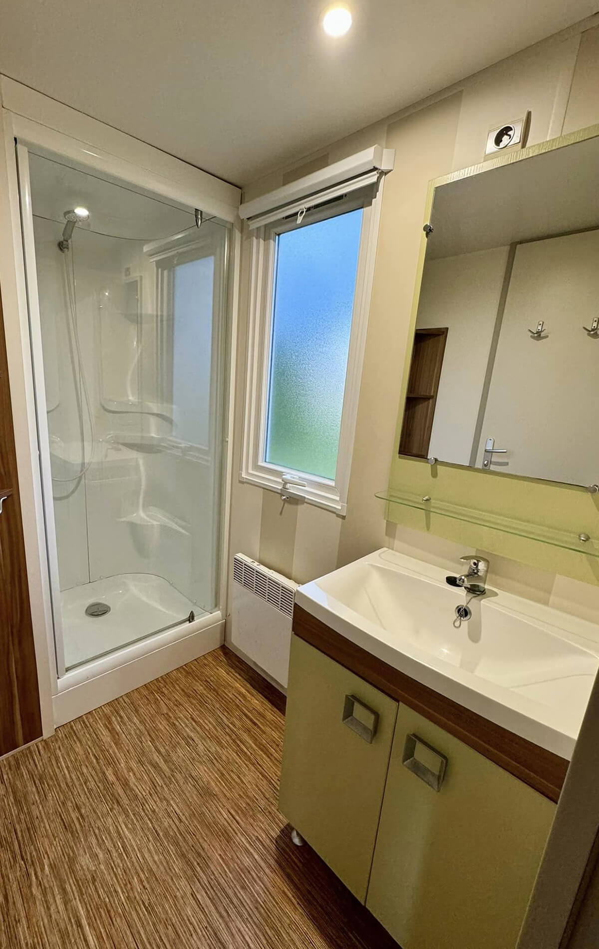 baño con ducha mobil home de ocasión marca IRM
