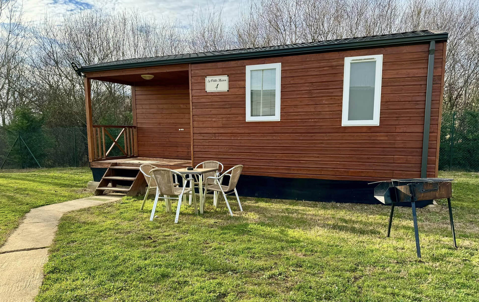 mobil home segunda mano de madera con terraza modelo Ohara