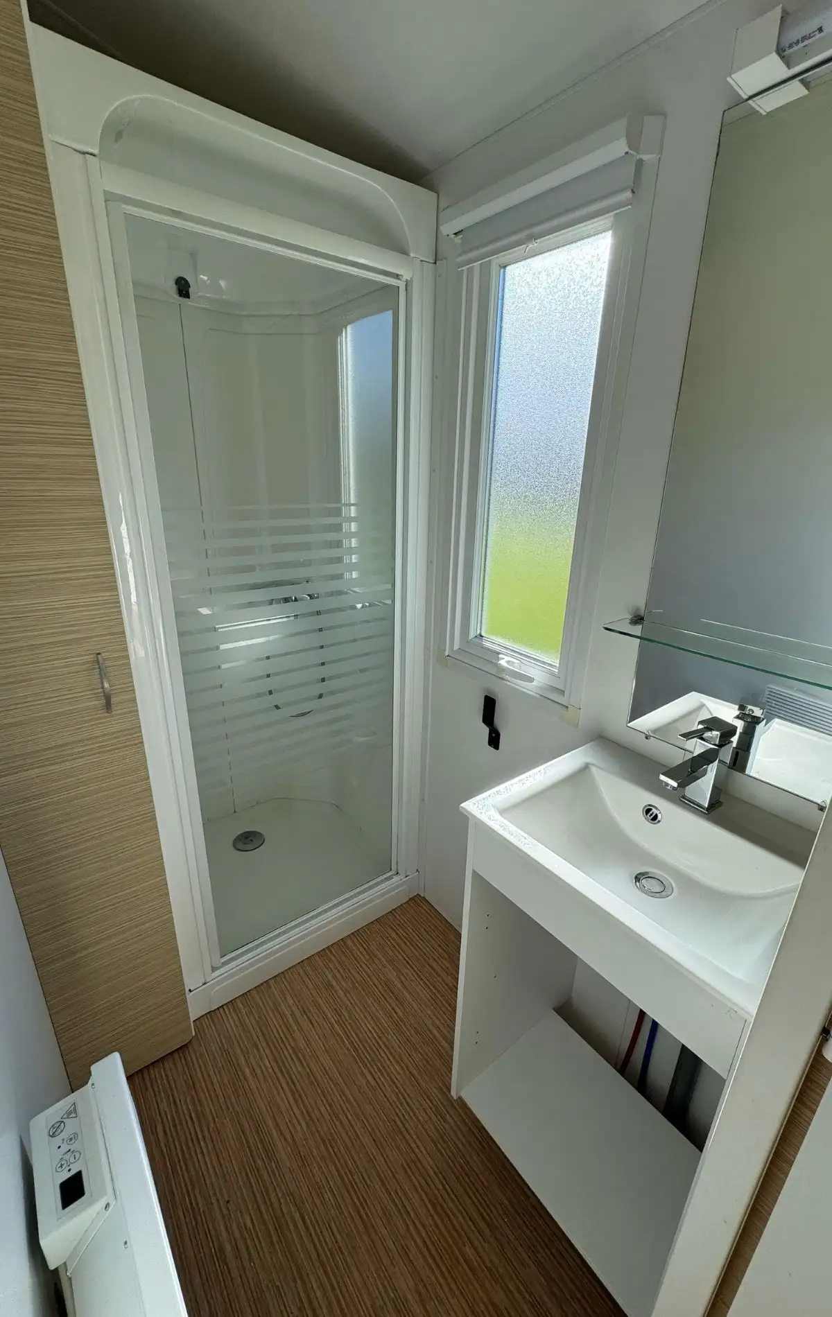 Baño con plato ducha mobil home habitación de matrimonio mobil home Ridorev Santa Fe