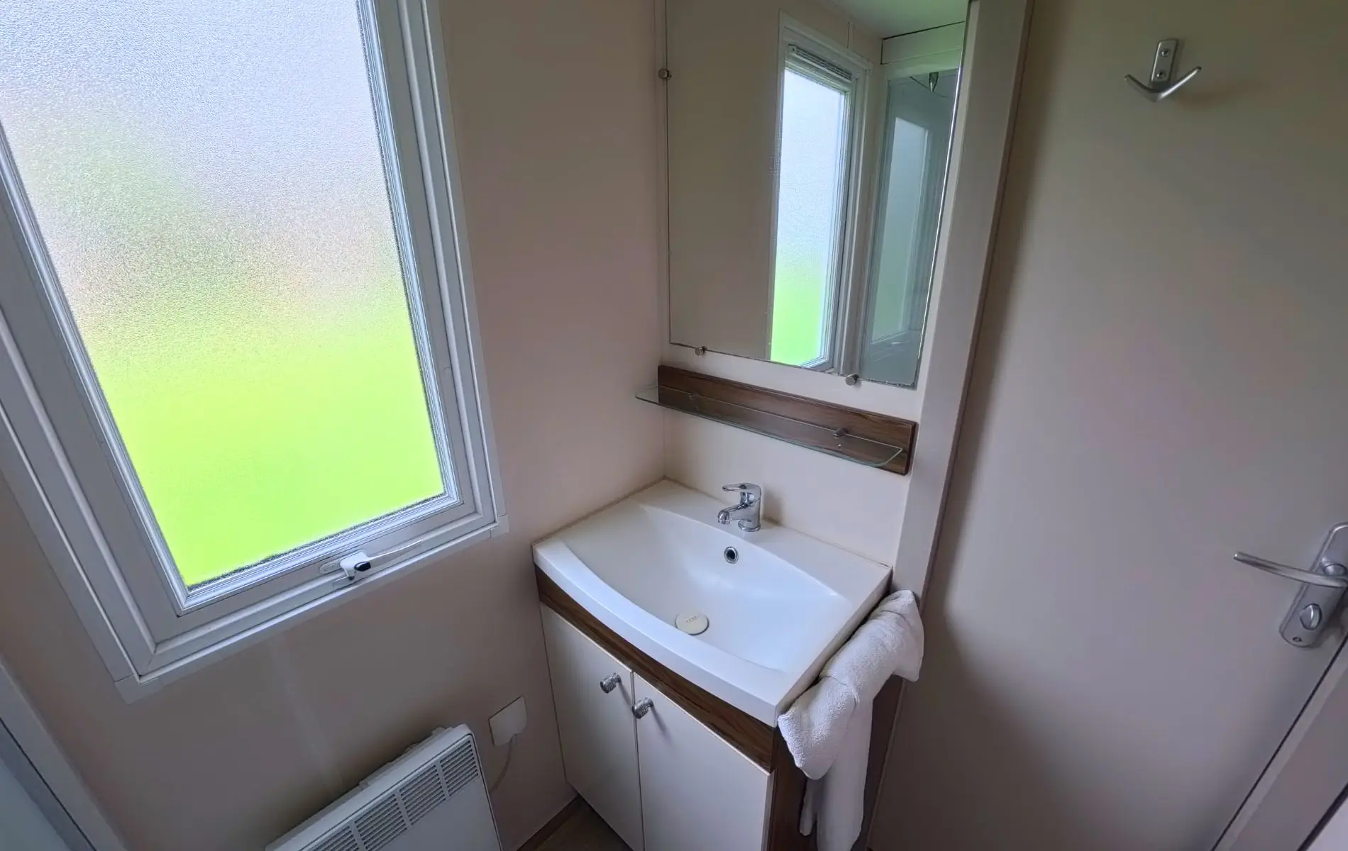 mueble con espejo en bajo mobil home segunda mano IRM Estiva